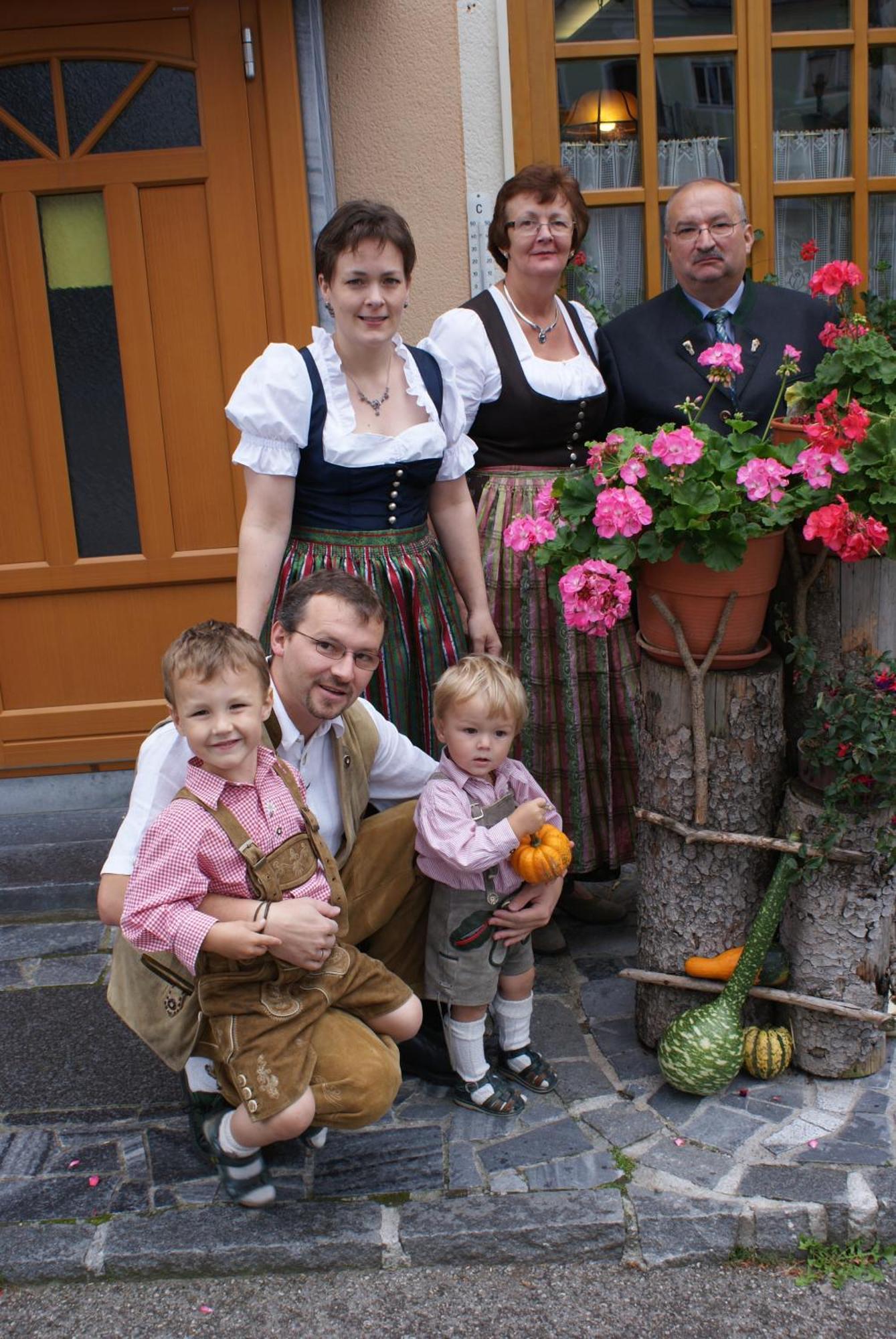 Gasthof Zur Kirche Hotel Kottes ภายนอก รูปภาพ